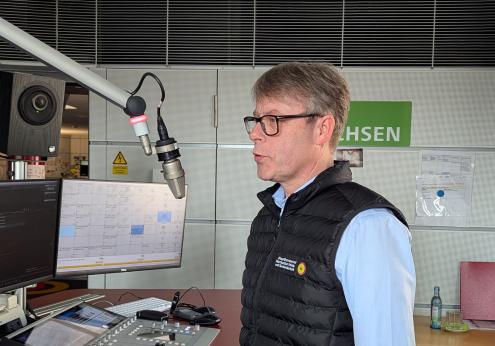 Torsten Roch, Leiter der Biosphärenreservatsverwaltung, im Studio von mdr Sachsen (Quelle: MDR SACHSEN / Simone Spang)