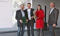 Übergabe der Urkunde zur Ehrenmitgliedschaft in der Naturforschenden Gesellschaft der Oberlausitz an Friedhard Förster durch Dr. Christian Düker (Vorsitzender) und Brigitte Westphal (Vorstand). Die Laudatio hielt Peter Heyne, der ebenfalls die Ehrenmitgliedschaft der Gesellschaft erhielt. Foto: Dr. Olaf Tietz